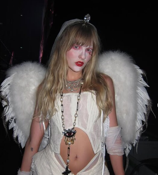 Victoria De Angelis — Concert Styling